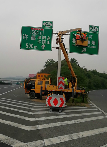 高速交通指示牌廠(chǎng)家、高速標(biāo)志牌價(jià)格、高速路牌廠(chǎng)家首選鄭州億路通標(biāo)牌廠(chǎng)